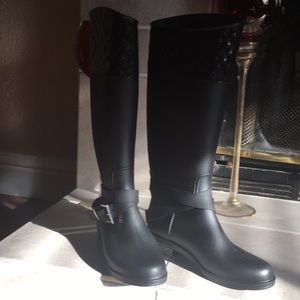 Super cute tall black rubber rain boots
